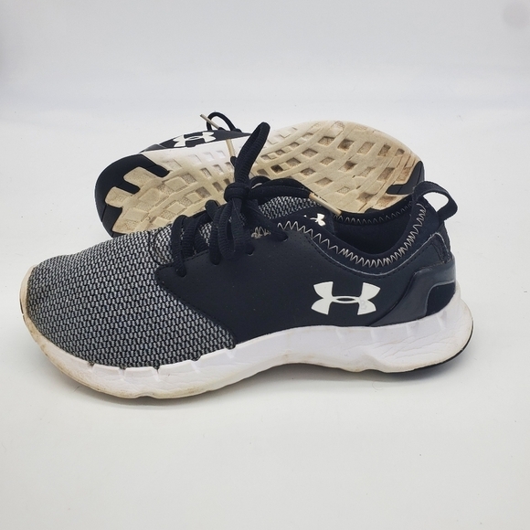 Under Armour Flow RN Grid Women Shoes Size 7 Black Gray 1276683-052 - Picture 11 of 12